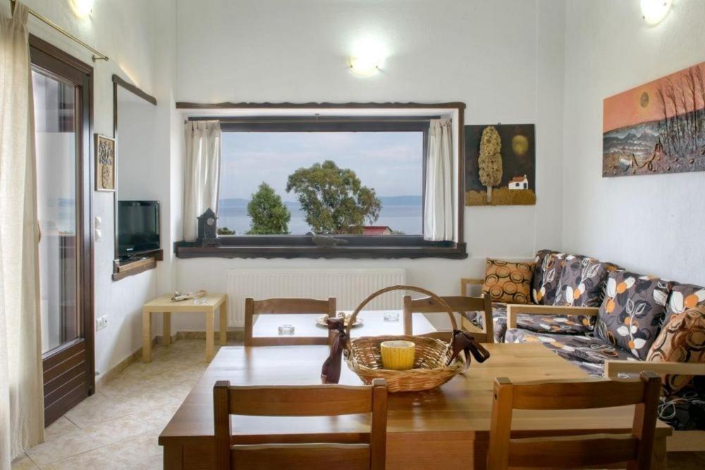 Katevi Luxury Seafront Villa Иерисос Екстериор снимка
