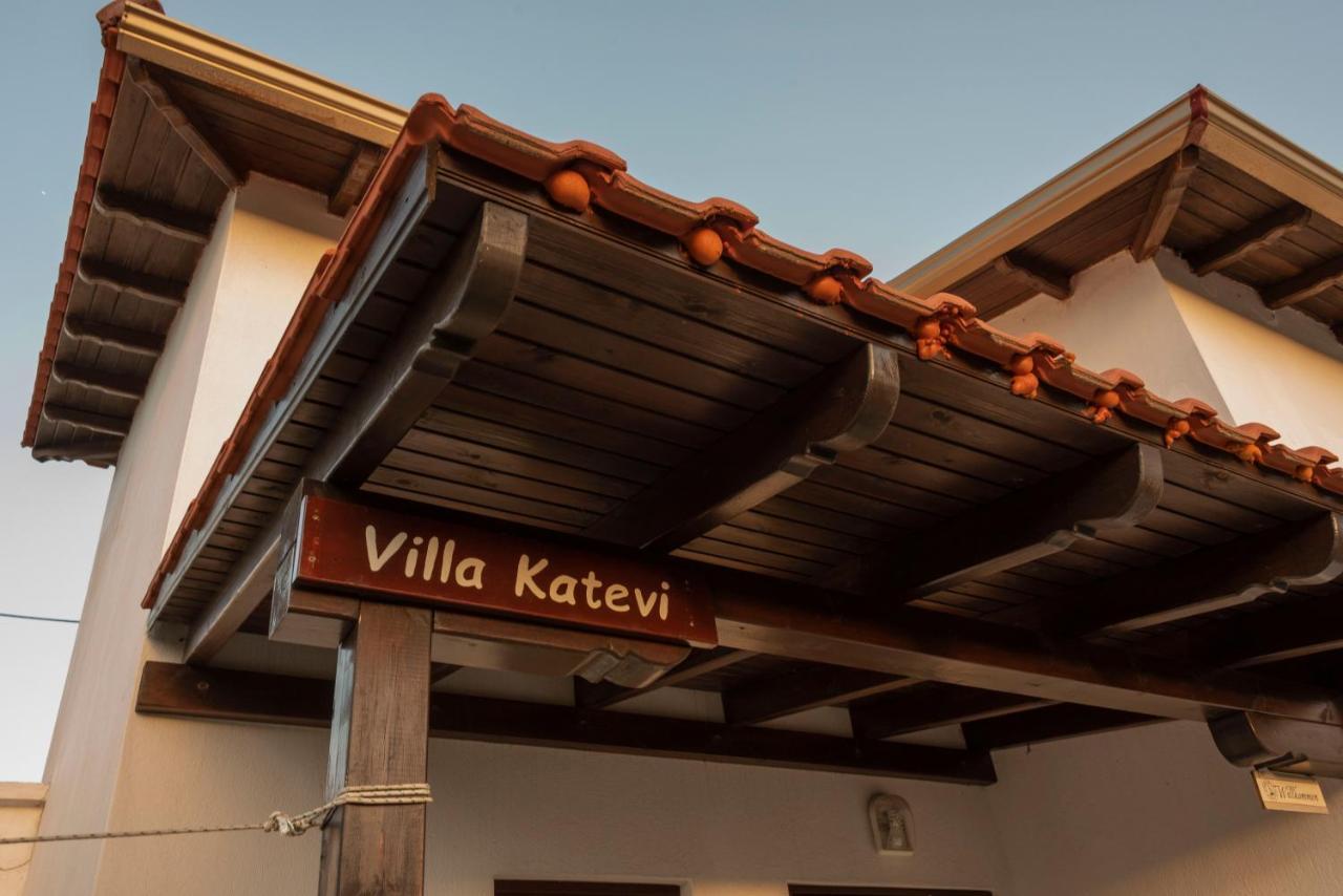 Katevi Luxury Seafront Villa Иерисос Екстериор снимка