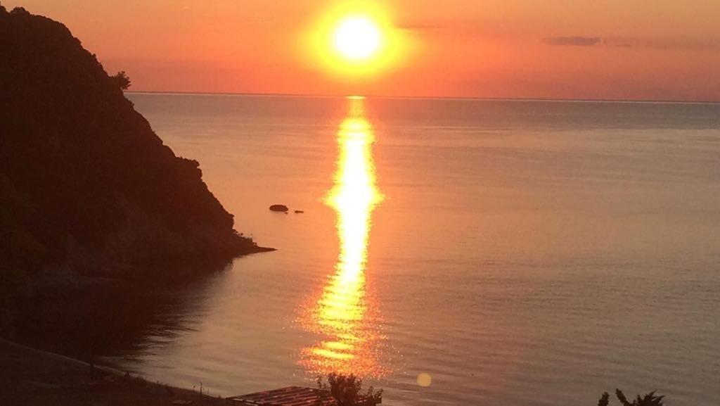 Katevi Luxury Seafront Villa Иерисос Екстериор снимка